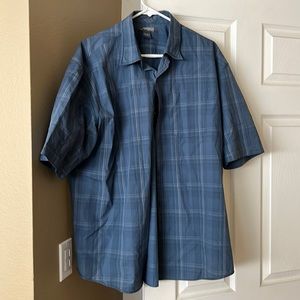 Men’s shirt sleeve button down shirt, XL